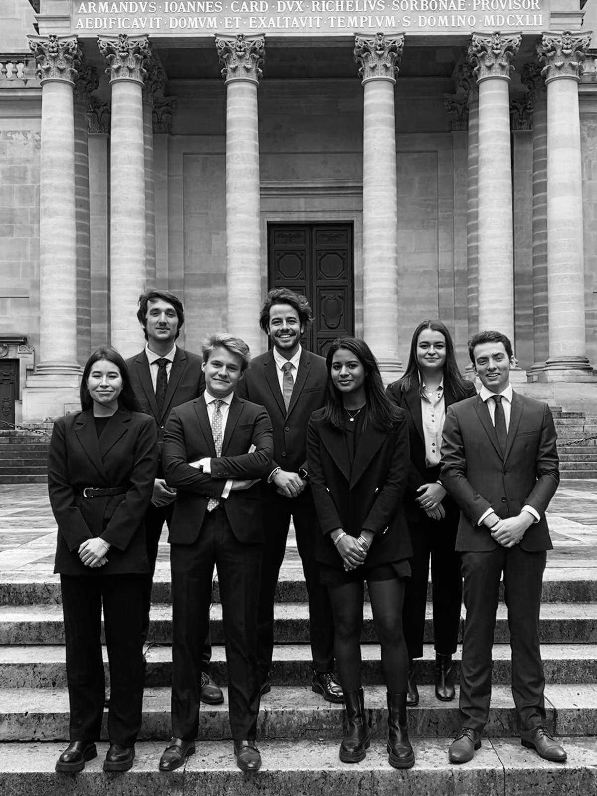 étudiants du bureau de l'association du Master 2 OFIS